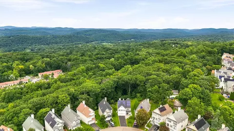 View/Area - 26 Scofield Ct, Peekskill, NY 10566 photo 2 of 7