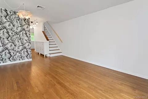 Living - 3 Davids Ln, Ossining, NY 10562 photo 5 of 8