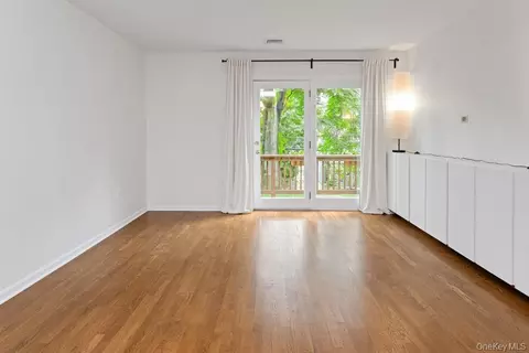 Living - 3 Davids Ln, Ossining, NY 10562 photo 4 of 8