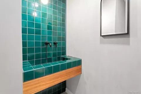 Bath - 3 Davids Ln, Ossining, NY 10562 photo 1 of 3