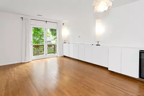 Living - 3 Davids Ln, Ossining, NY 10562 photo 2 of 8