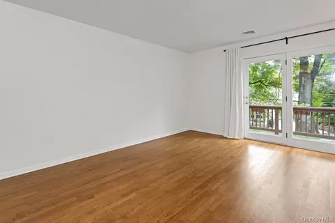 Living - 3 Davids Ln, Ossining, NY 10562 photo 6 of 8