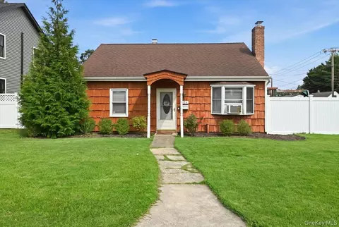 626 Central Ave, Massapequa, NY 11758