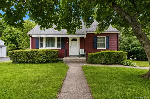 7 Caravella Ln, Nanuet, NY 10954