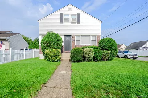 3381 Oceanside Rd, Oceanside, NY 11572