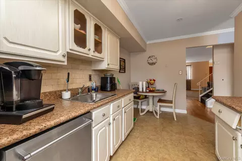 Kitchen - 88 E Valley Stream Blvd #6, Valley Stream, NY 11580 photo 1 of 1