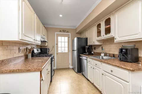 Other - 88 E Valley Stream Blvd #6, Valley Stream, NY 11580 photo 3 of 5