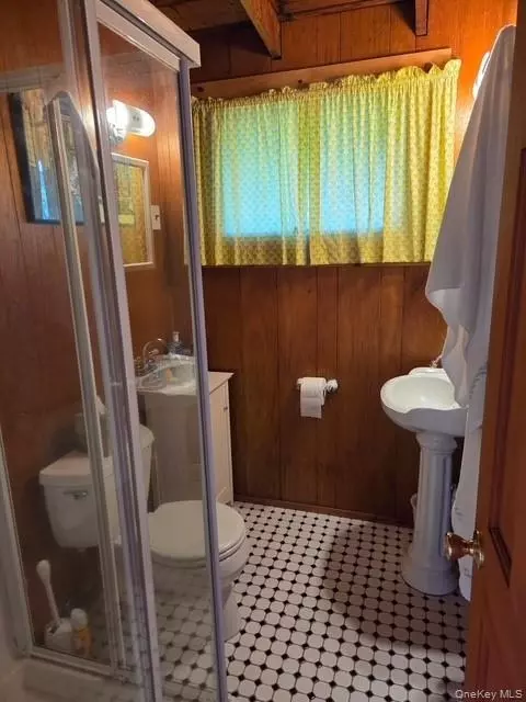 Bath - 20 Spindrift Walk, Patchogue, NY 11772 photo 2 of 2