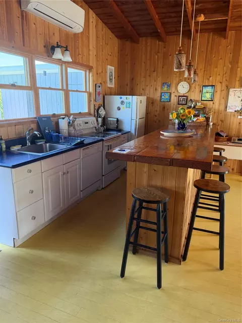 Kitchen - 20 Spindrift Walk, Patchogue, NY 11772 photo 1 of 1