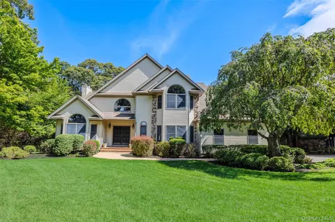 28 Apricot Rd, Mount Sinai, NY 11766