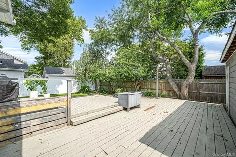 Exterior - 101 Highland Ave, Patchogue, NY 11772 photo 8 of 9