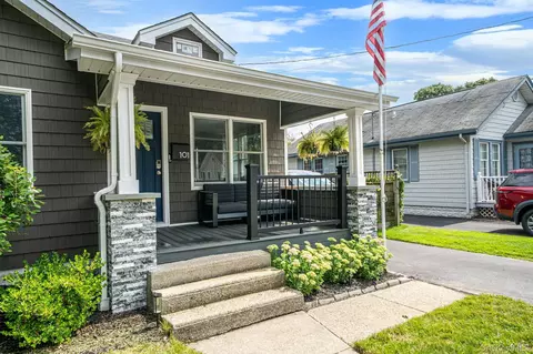 Exterior - 101 Highland Ave, Patchogue, NY 11772 photo 6 of 9