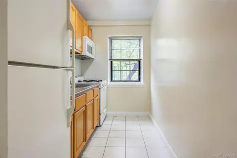 Kitchen - 78-35 147th St #2E, Flushing, NY 11367 photo 1 of 4