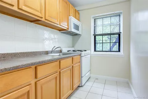 Kitchen - 78-35 147th St #2E, Flushing, NY 11367 photo 2 of 4