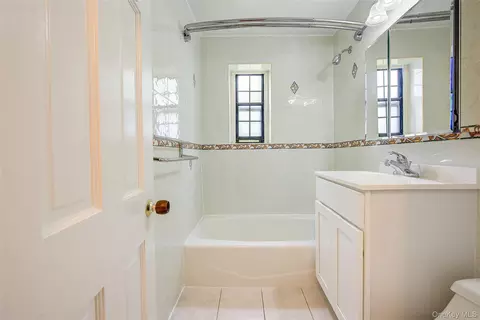Bath - 78-35 147th St #2E, Flushing, NY 11367 photo 1 of 4