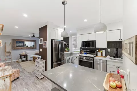 2 Bryant Cres # 1N, White Plains, NY 10605