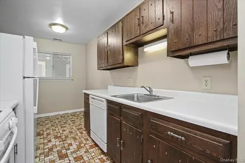 Kitchen - 902 Commons Way #D, Fishkill, NY 12524 photo 1 of 2