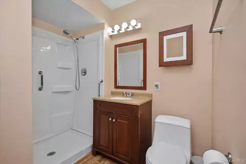 Bath - 902 Commons Way #D, Fishkill, NY 12524 photo 1 of 2