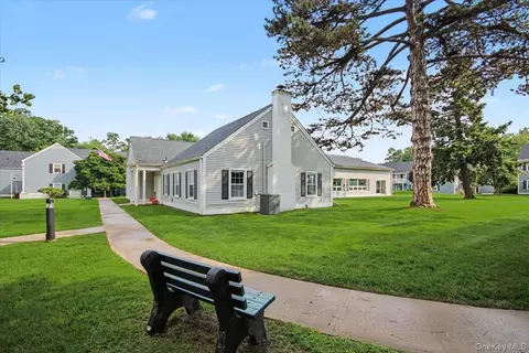 Exterior - 902 Commons Way #D, Fishkill, NY 12524 photo 3 of 12
