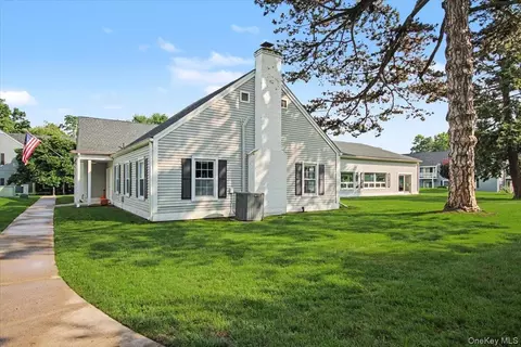 Exterior - 902 Commons Way #D, Fishkill, NY 12524 photo 4 of 12