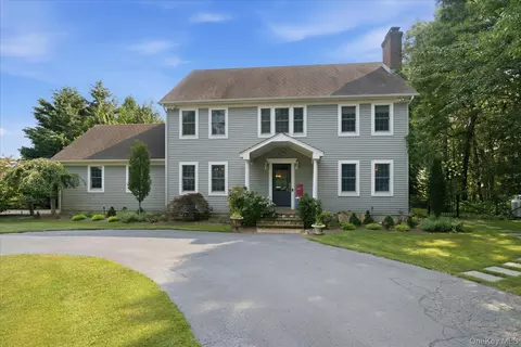 147 Old Country Rd # B, Southampton, NY 11960