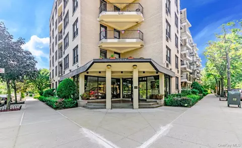 1874 Pelham Pkwy S #2P, New York, NY 10461