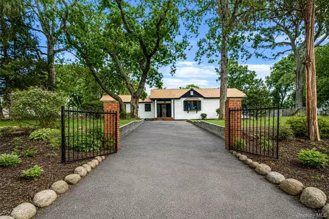 68 Oakdale Ave, Selden, NY 11784