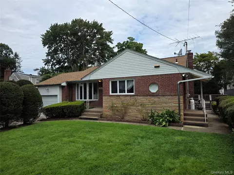 42 Sheridan St, Huntington, NY 11743