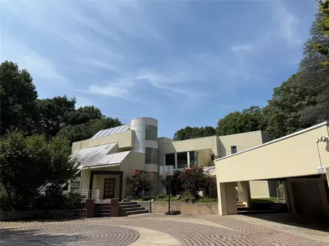 7 Mac Lean Dr, Glen Head, NY 11545