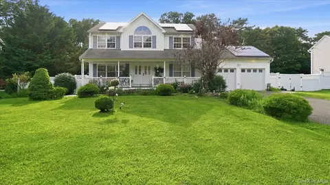53 Howard Dr, Coram, NY 11727