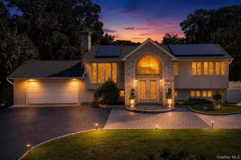 45 Dietz Ave, Lake Grove, NY 11755