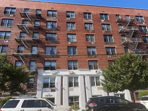 175-45 88 Ave #2R, New York, NY 11432
