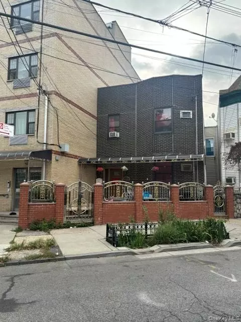 1557 Glover St, New York, NY 10462