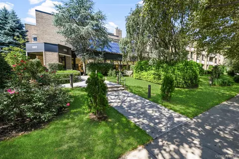 680 W Boston Post Rd #3A, Mamaroneck, NY 10543