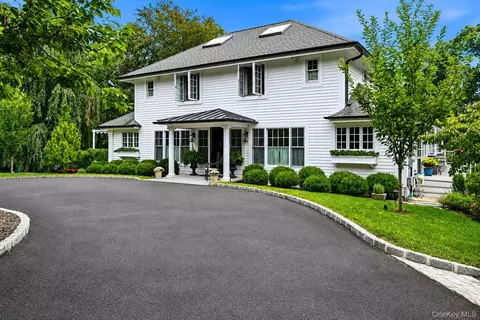 34 Locust Ln, Huntington, NY 11743