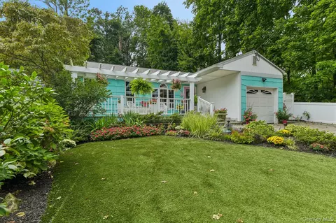 28 Forest Dr, East Northport, NY 11731
