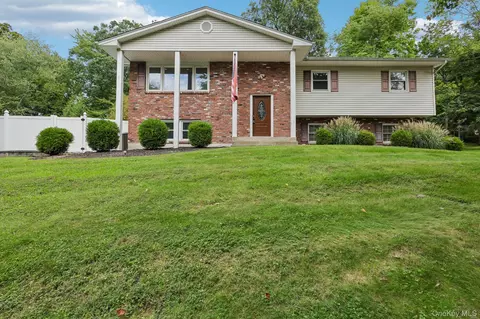 82 Branchville Rd, Clarkstown, NY 10989