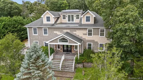 33 Newtown Rd # A, Hampton Bays, NY 11946