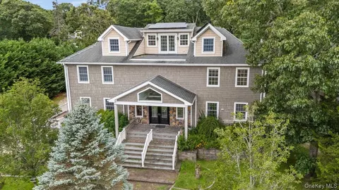 33 Newtown Rd # A, Hampton Bays, NY 11946