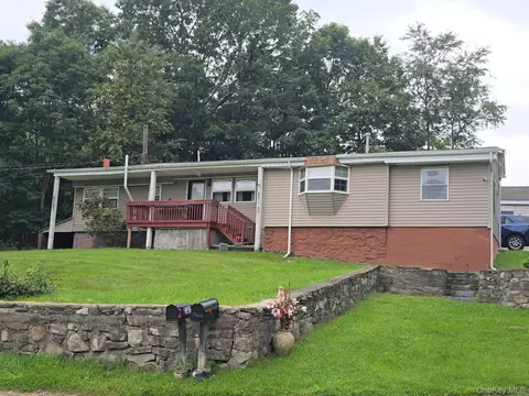45 Walker St, Mount Hope, NY 10963