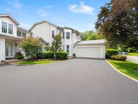 643 Verona Dr, Melville, NY 11747
