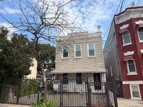 1041 E 216th St, New York, NY 10469