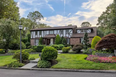 1 Jason Ct, Dix Hills, NY 11746
