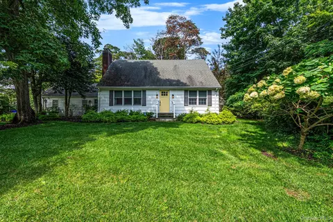 3 Hollow Rd, Stony Brook, NY 11790