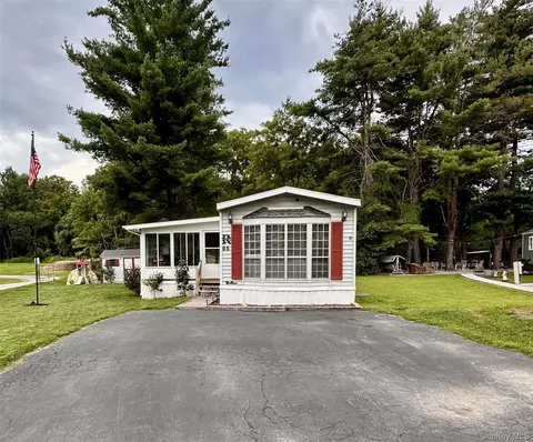 65 Water Loop, Pleasant Valley, NY 12569