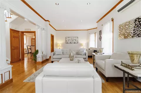 27-17 Ericsson St, New York, NY 11369
