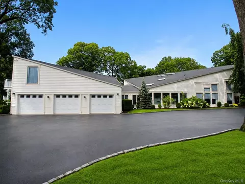 5 Carol Ln, Glen Head, NY 11545