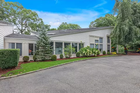 5 Carol Ln, Glen Head, NY 11545