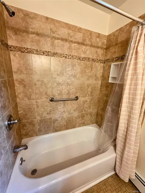 Bath - 80 Colburn Dr, Poughkeepsie, NY 12603 photo 2 of 3