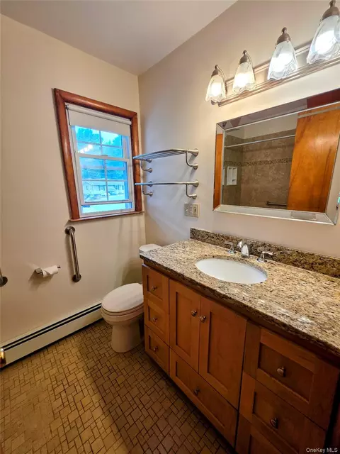 Bath - 80 Colburn Dr, Poughkeepsie, NY 12603 photo 1 of 3